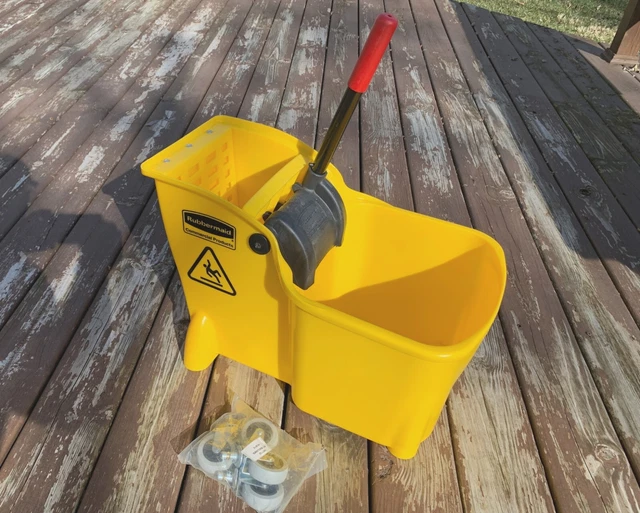 Never Used RUBBERMAID Commercial Products Tandem Bucket w/ Wringer 31 Qt Janitor