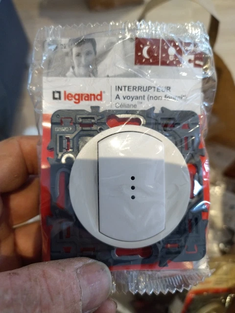Enjoliveur interrupteur à voyant blanc Céliane LEGRAND