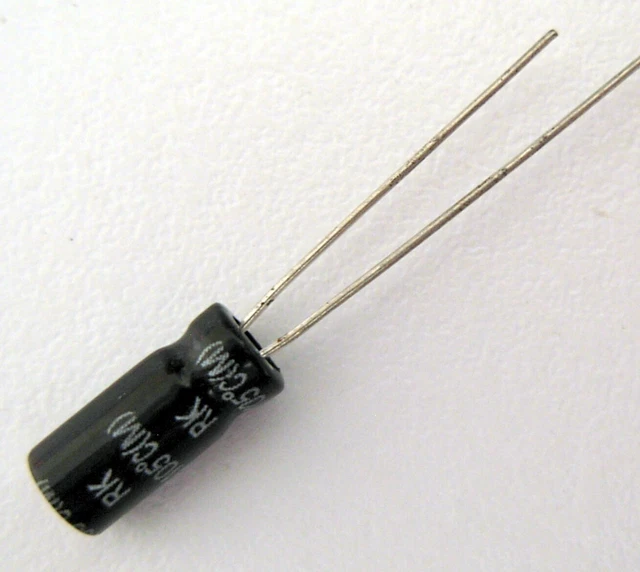 Condensateur électrolytique 25V 10uF Aluminium Electrolytic Capacitor 10x5mm