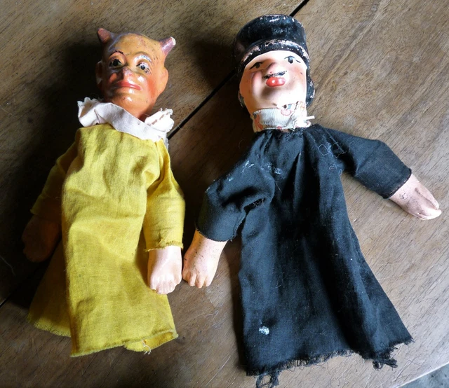 Ensemble de 9 marionnettes de théâtre papier mâché guignol gendarme XIXème