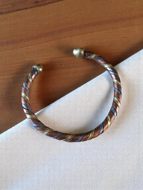bracelets art africain: Bracelet africain artisanal fermé en corne