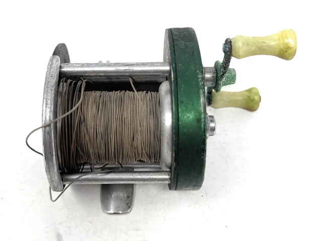 VINTAGE FISHING REEL Shakespeare Sportcast 1973 Model FK $12.50