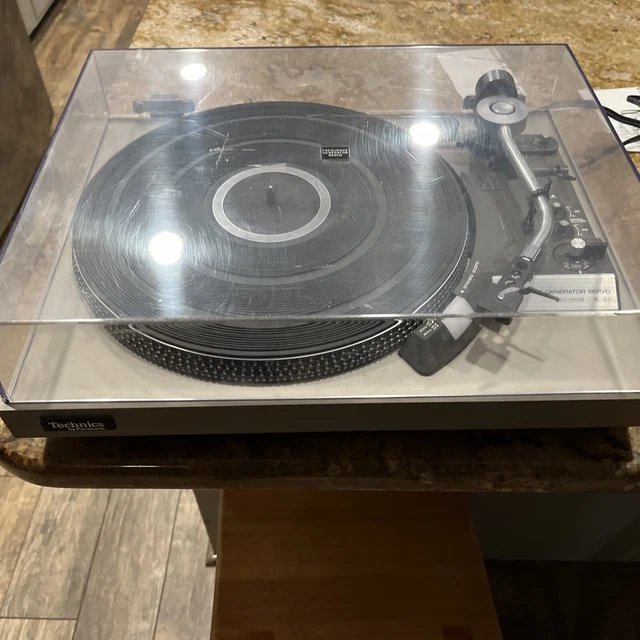 VINTAGE TECHNICS SL23 Belt Drive SemiAuto Turntable Record Player