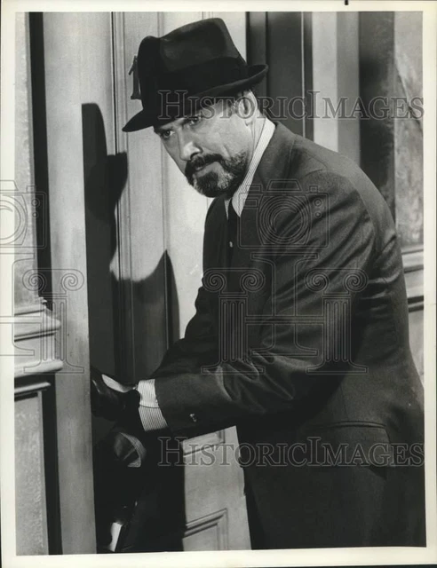 1974 Press Photo Richard Kiley in "A Friend In Deed" - mjx70813