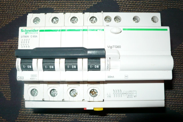 Disjoncteur Différentiel Tétrapolaire 40A 300mA Merlin Gerin - Courbe C - Occasion