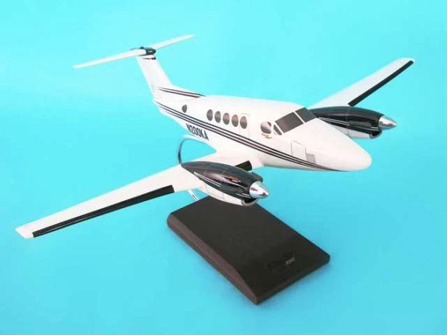 Daron Worldwide Trading H3332 B200 Super King Air (HOUSE COLORS) 1/32 AIRCRAFT