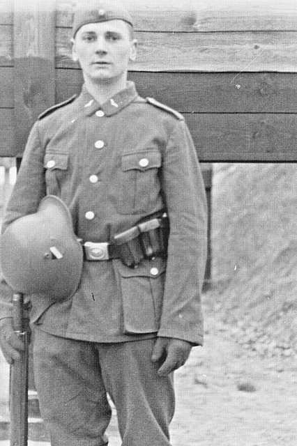 Altes Foto-Negativ,Soldat Luftwaffe Stahlhelm,Patronentasche,II. Weltkrieg    🍀