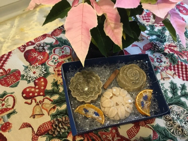 confezione saponette profumate fatte a mano blu