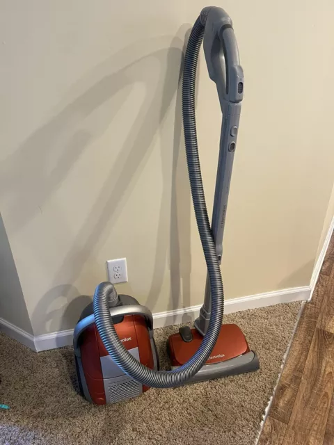 Electrolux Oxygen Type B Canister Vacuum Cleaner EL6988 Electrolux Oxygen Type B Canister Vacuum Cleaner EL6988