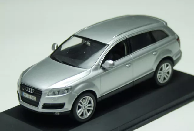 Audi Q7 4.2 FSI Quattro Bj. 2005-2009, Argenté Métallique, Schuco-Modell Im M.1