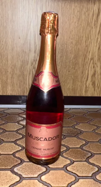 *  MUSCADOR  * Muskat rosé. Cépage Muskat Doux 6 Flaschen à 0,75 l mit 11 % NEU