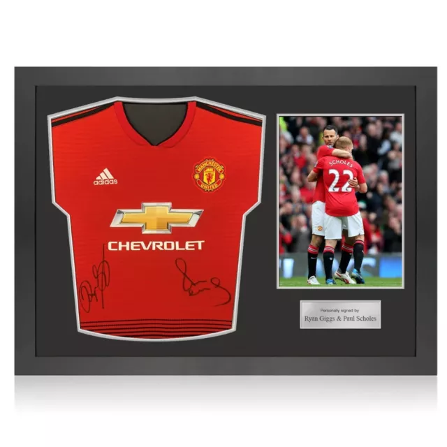 Von Giggs und Paul Scholes signiertes Trikot von Manchester United. Symbolrahmen