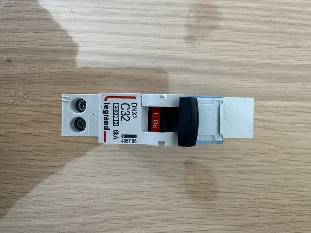 Legrand disjoncteur 32 A Réf 406786 Neuf