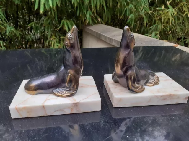 Belle Paire de serre livres "Otaries" d'époque Art Déco Régule sur marbre