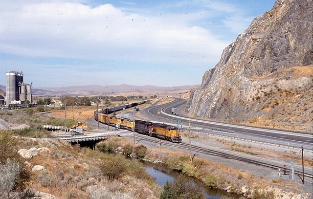 UP SD40T-2 - Number -6355 + 3 w/Train - ORIG -  - ralx674