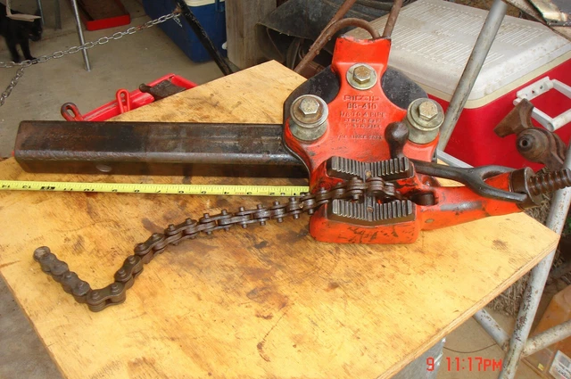 RIDGID BC-410 Top Screw Bench Pipe Chain Vise 1/8”- 4” Clamp Receiver Hitch Tool
