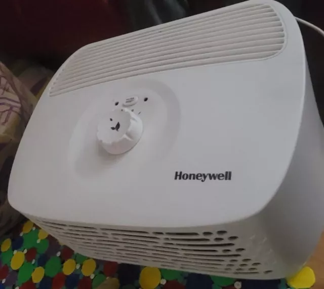 HONEYWELL HHT270WHD HEPA TYPE Tabletop Air Purifier New 20.99