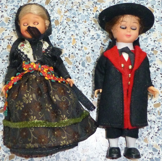 TRACHTEN PUPPEN AUS den 70er Jahren