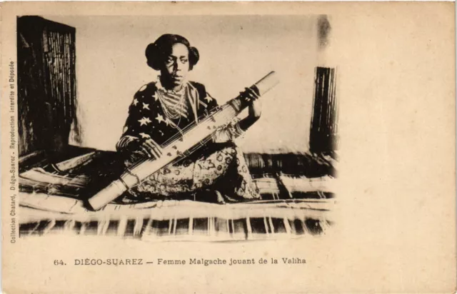 PC CPA MADAGASCAR, DIÉGO SUAREZ, FEMME MALGACHE, Vintage Postcard (b19945)