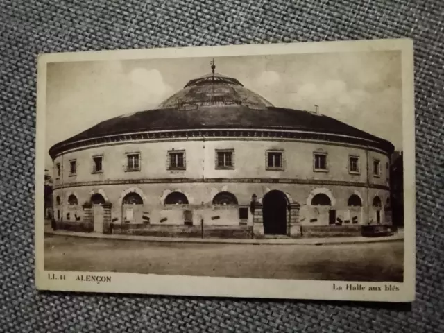 Cpa Alençon La Hall Aux Bles