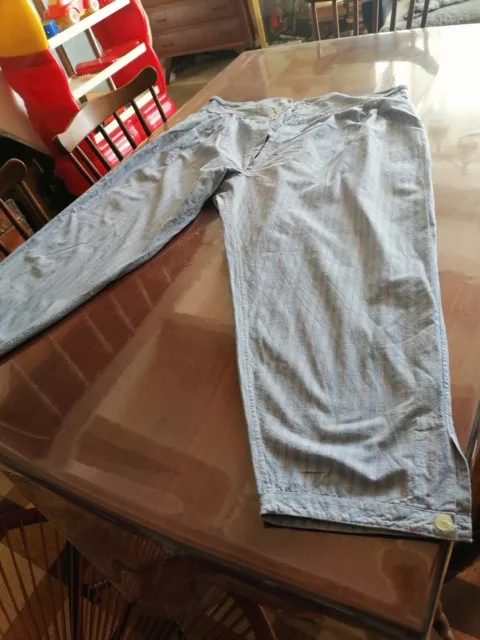 Culotte fendue homme sale