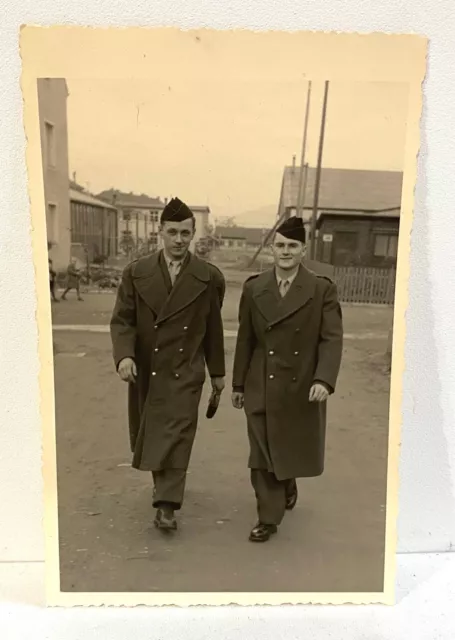 Photo Militaire CPA Guerre D'Algérie Soldats en Uniformes