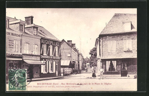 CPA Beuzeville, Rue Bertinière et un coin de la Place de l´Eglise, vue partiell