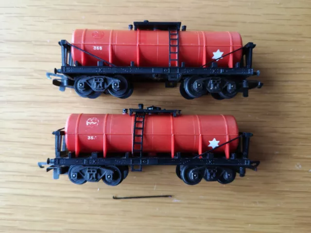 Triang T272 Bogie Caustic Tank Wagon x 2, TT Gauge