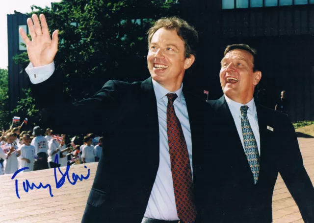 United Kingdom Prime Minister Tony Blair 1953- autograph signed photo 6"x8"