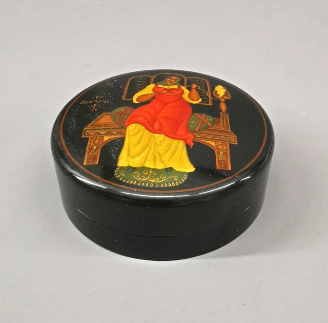 9180030 Lackkunstdose Russia Novgorod D8cm H2,5cm