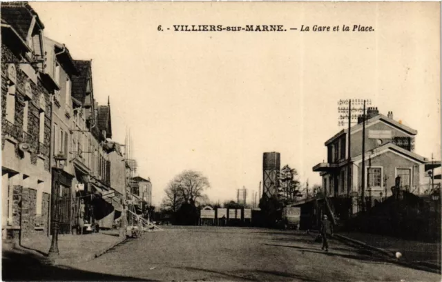 CPA AK VILLIERS-sur-MARNE La Gare et la Place (869751)