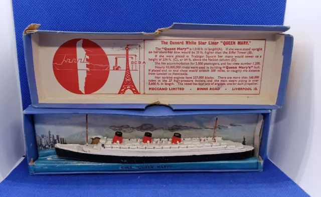 DINKY TOYS NO.52A CUNARD WHITE STAR LINER "QUEEN MARY" (Original/Boxed)