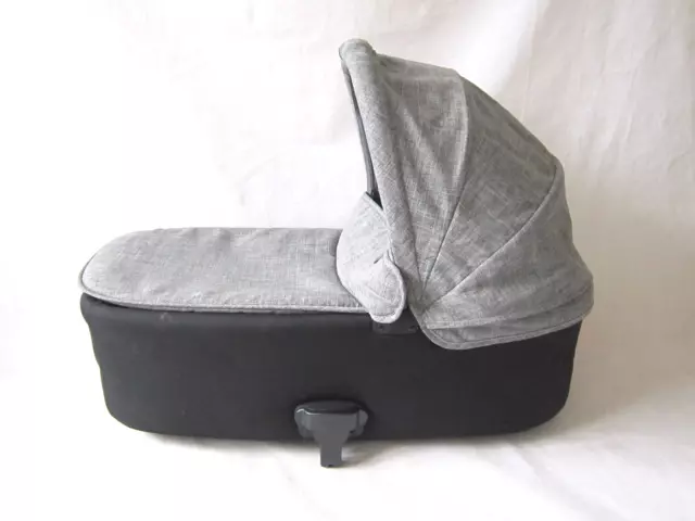 Mamas & Papas Carrycot Flip / XT2 XT3 / Ocarro ~ grau