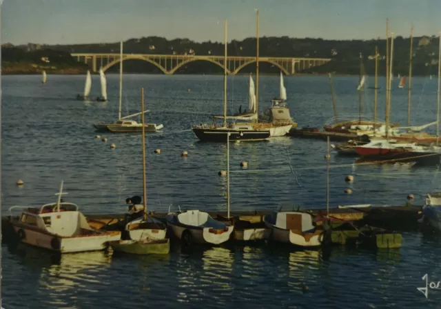 CPM BREST le port de plaisance et l'école de voile dept-29