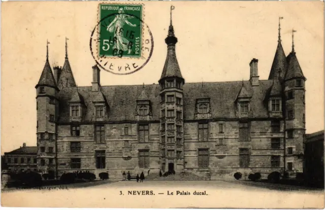 CPA NEVERS Le Palais ducal Nievre (100569)