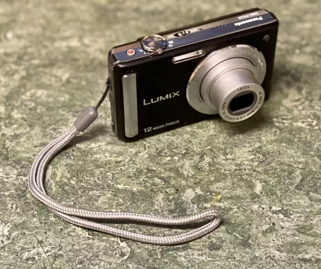 Original Panasonic LUMIX DMC-FS25 12.1MP Digital Camera in box