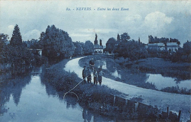 Cpa 58 Nevers Entre Les Deux Eaux
