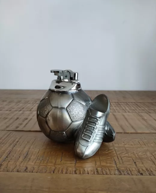 Briquet de Table en Forme De Chaussure De Foot et Ballon - Japon - Rare-Original