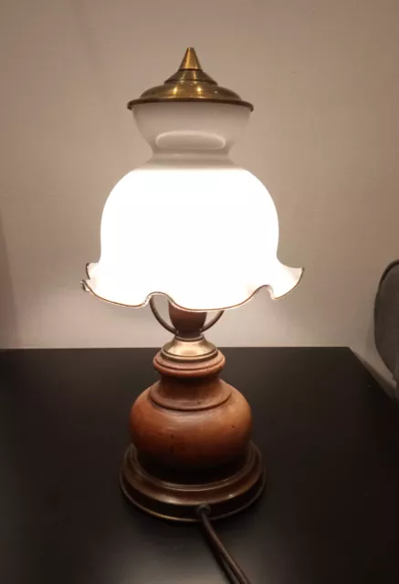 Lampe, Tischlampe weißer Glasschirm, Nachttischlampe, Messing, Vintage