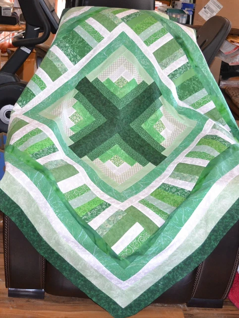 Edredón top-4 cabinas de troncos PLUS impresiones de verde, 58"Sq.(0319E)