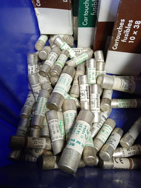 Gros Lot De 1,300kgs De Fusibles Industriels Legrand 2