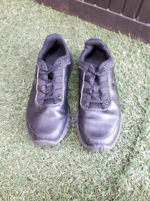 Boys Under Armour Black Trainers Size 2.5