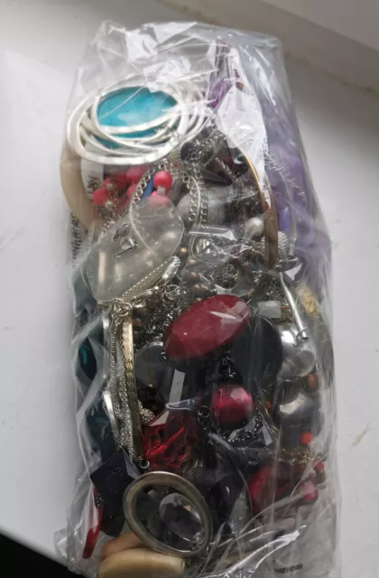 Joblot 2 Kg Costume Jewellery Bundle Assorted Items Necklaces Bracelets