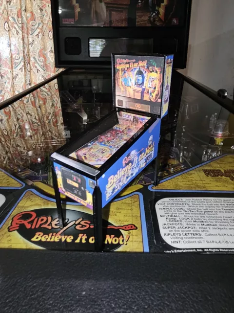 Mini Replica “Ripley's Believe It or Not!” Pinball Machine Scale Model, Ornament