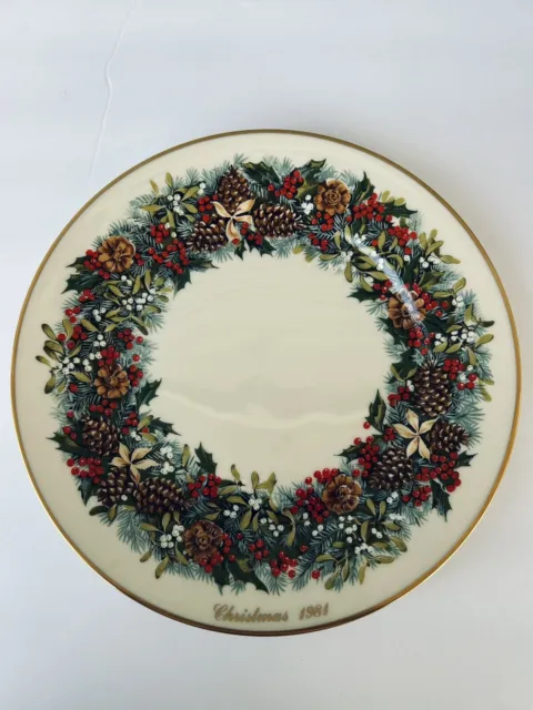LENOX COLONIAL CHRISTMAS WREATH PLATE LIMITED EDITION 1981 VIRGINIA Set Of (2)
