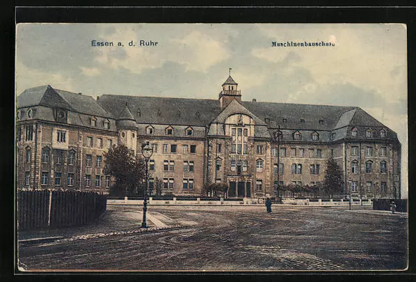 Ansichtskarte Essen a. d. Ruhr, Maschinenbauschule mit Straßenpartie 1918