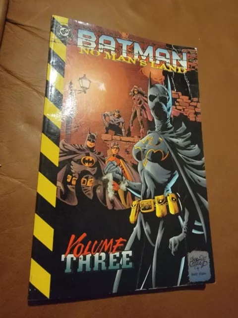 Batman: No Man's Land - Volume 3 - Paperback By Rucka, Greg DC Comics