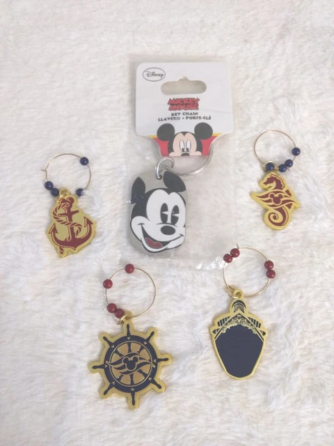 4 nuevos dijes de bebidas de Disney y 1 nuevo llavero de Mickey Mouse