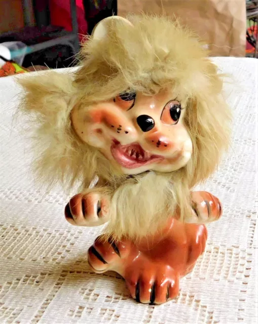 VINTAGE 1950's HAND PAINTED PORCELAIN ADORABLE LION FIGURINE - MADE IN JAPAN