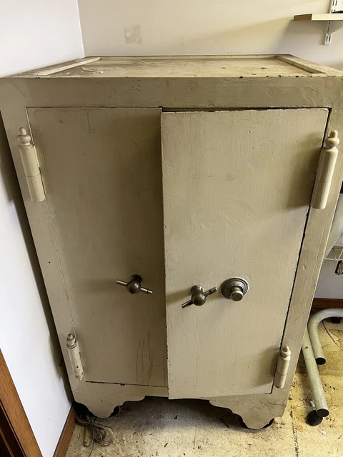 Cary vintage safe must go! make an offer